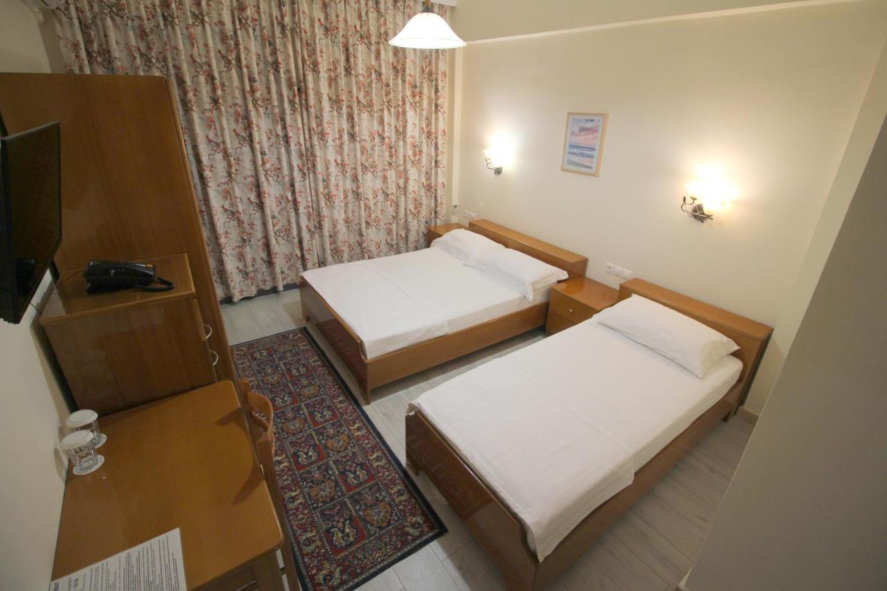 Hotel Ari Sarande Bagian luar foto