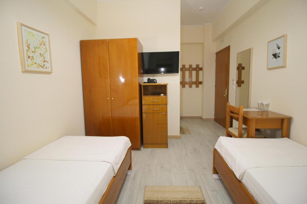 Hotel Ari Sarande Bagian luar foto