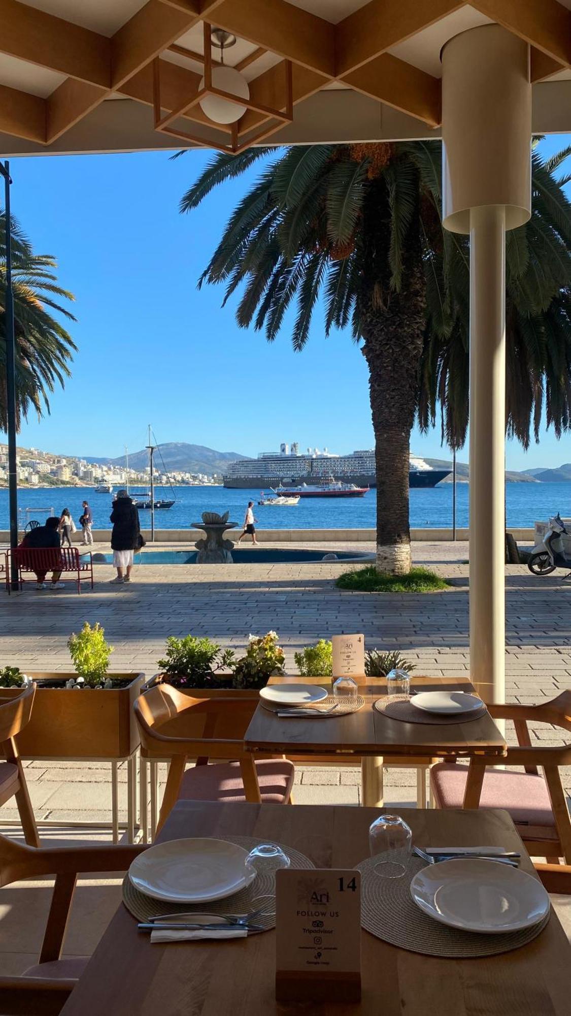 Hotel Ari Sarande Bagian luar foto