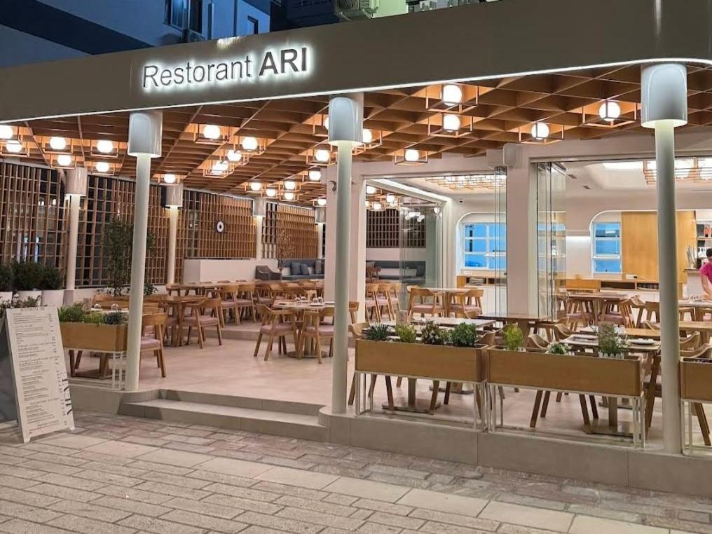 Hotel Ari Sarande Bagian luar foto