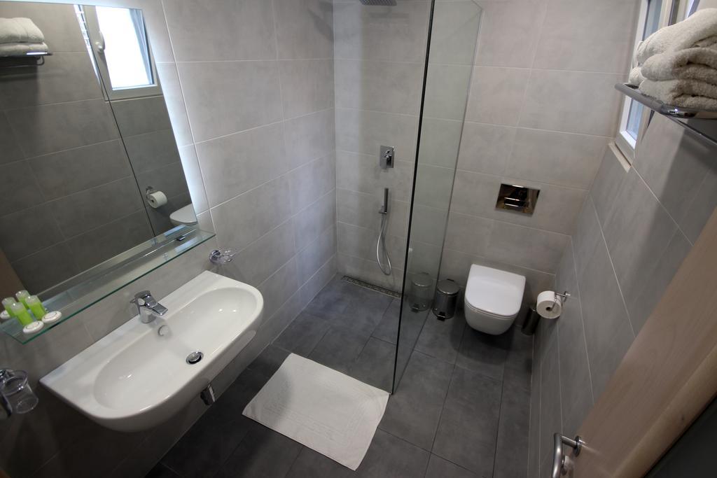 Hotel Ari Sarande Bagian luar foto