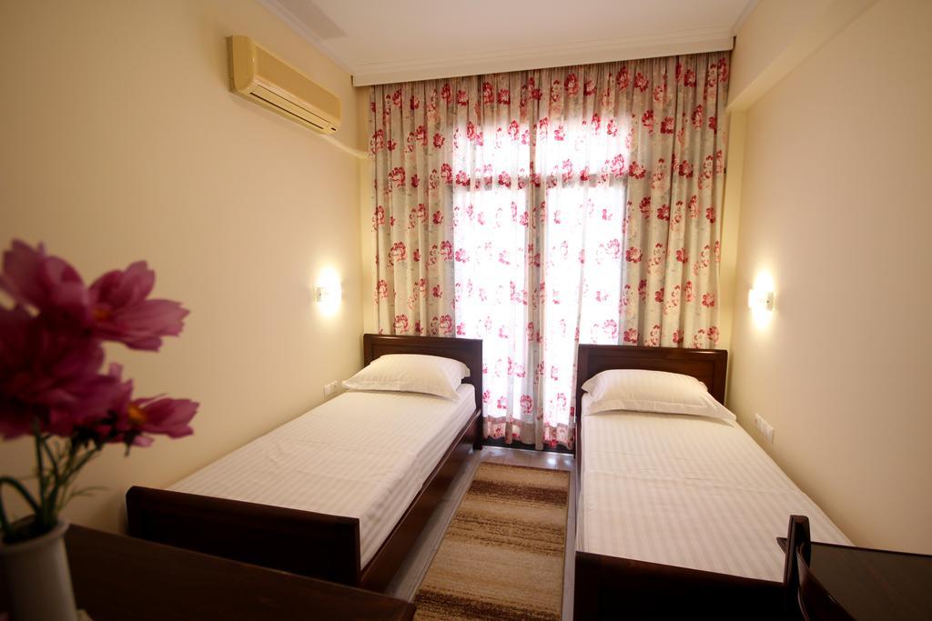 Hotel Ari Sarande Bagian luar foto