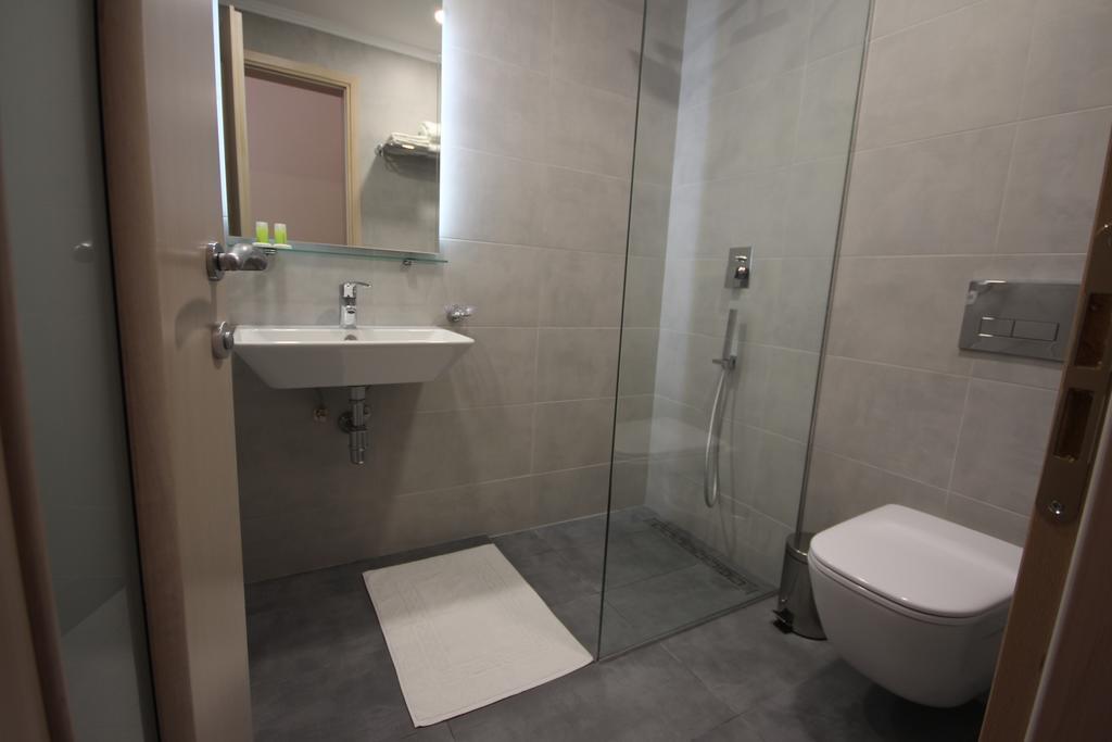 Hotel Ari Sarande Bagian luar foto