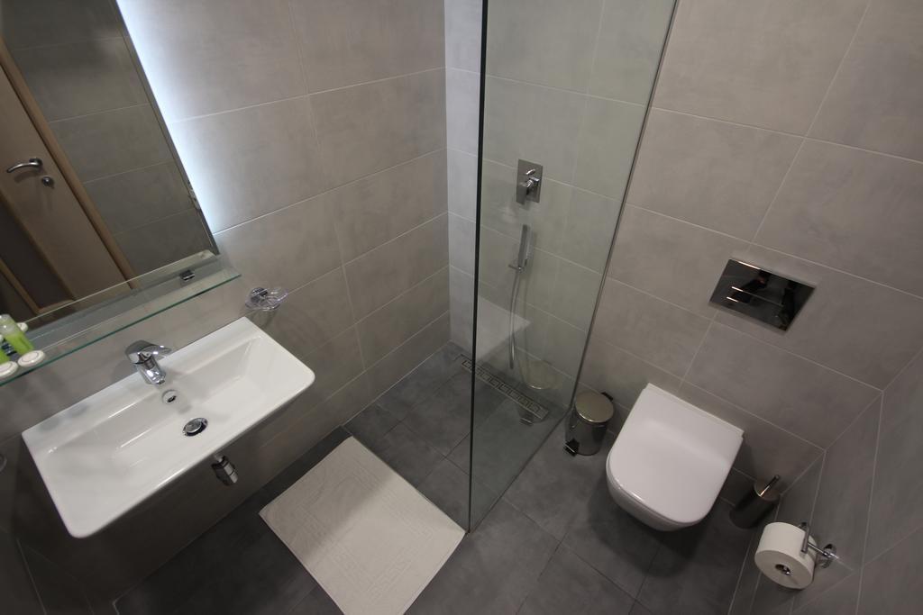 Hotel Ari Sarande Bagian luar foto