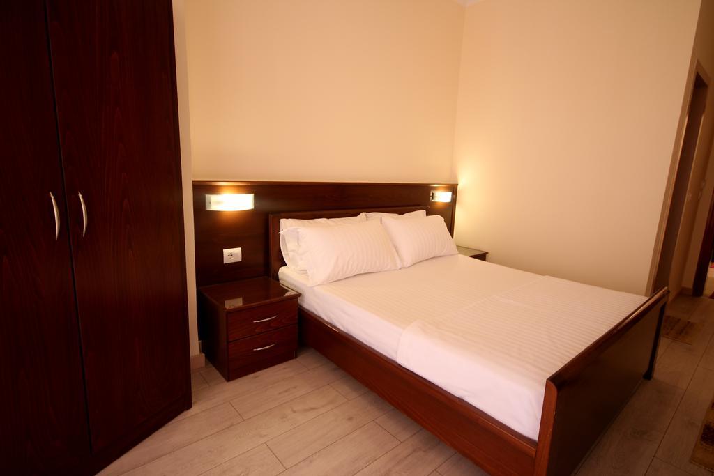 Hotel Ari Sarande Bagian luar foto