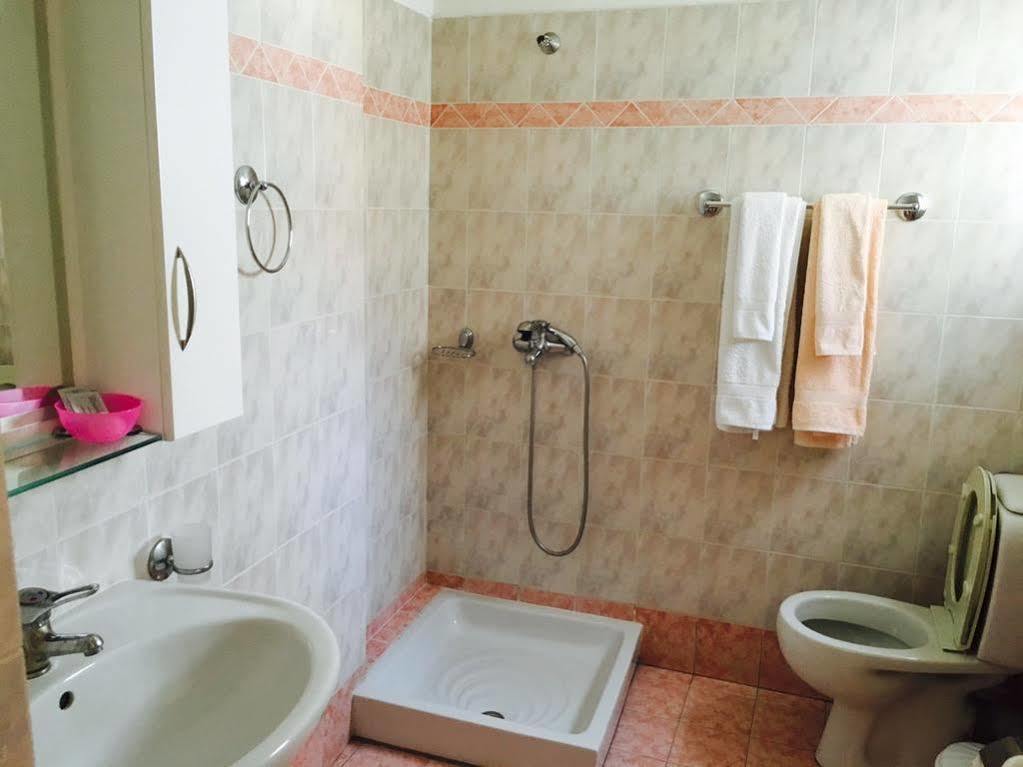 Hotel Ari Sarande Bagian luar foto