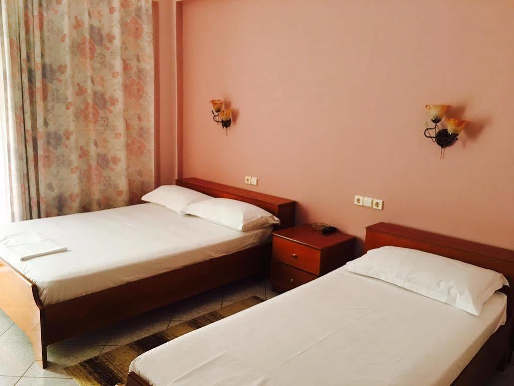 Hotel Ari Sarande Bagian luar foto