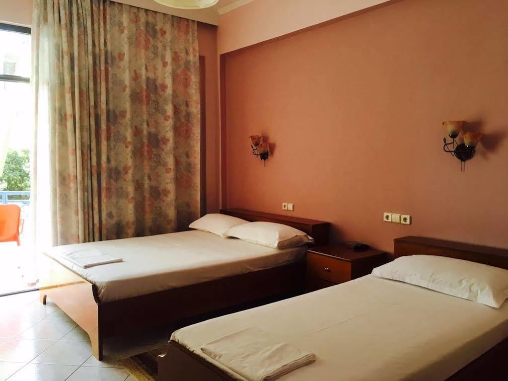 Hotel Ari Sarande Bagian luar foto
