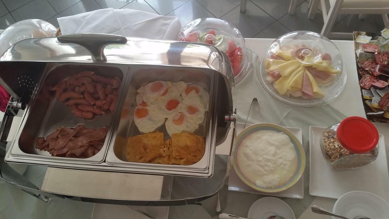Hotel Ari Sarande Bagian luar foto
